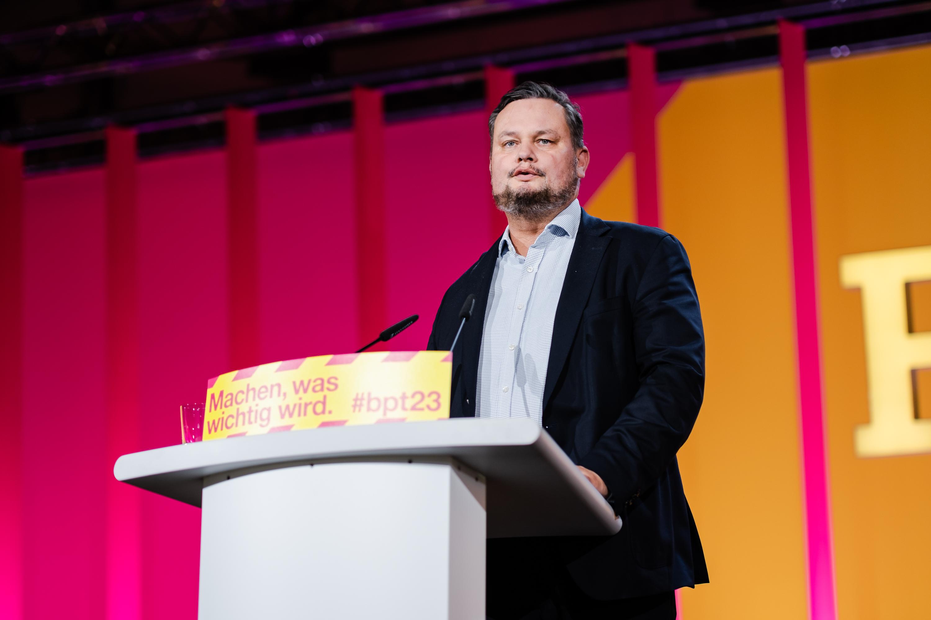 René Domke am Rednerpult auf dem Bundesparteitag